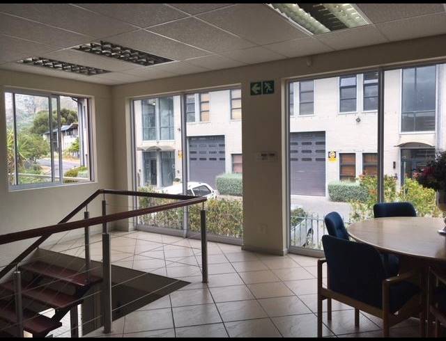 1,884M² FACTORY RENTED IN WESTLAKE